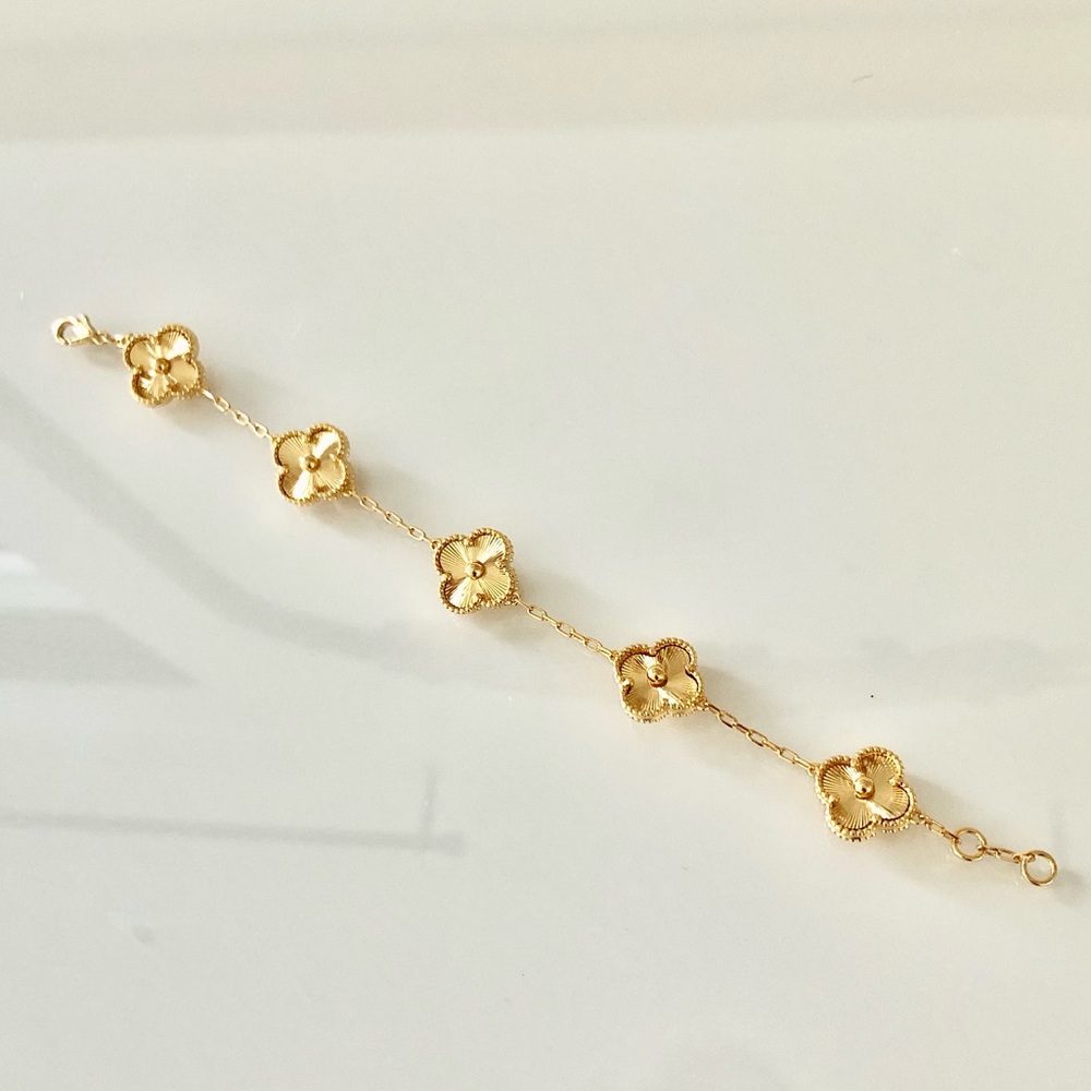 Gold 5 Quatrefoil Clover Motif Bracelet - Picture 5 of 11